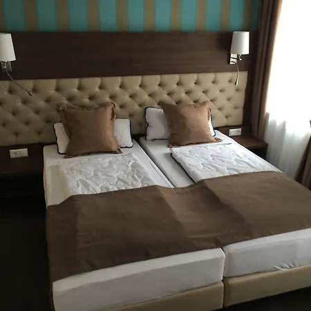 호텔 Aspire Castillo Reutlingen, Trademark Collection By Wyndham 3*